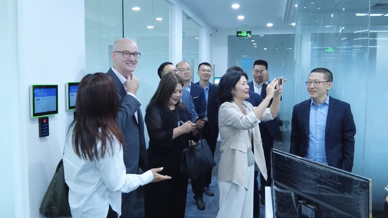 64c147a1-d7da-4cea-9123-354da4af13b1