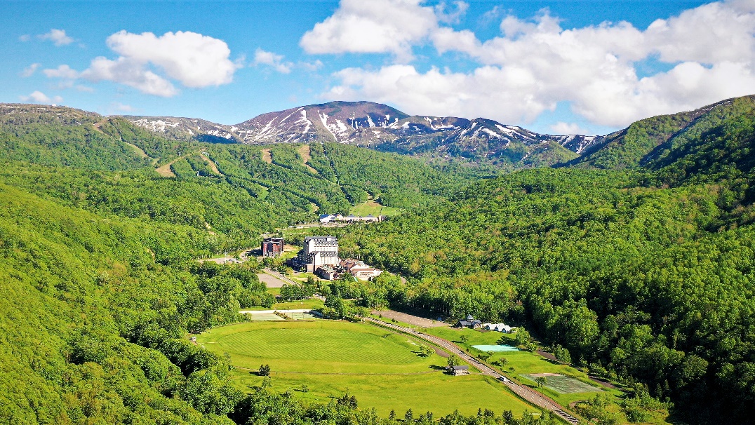 A landscape with trees and mountains in the background
AI-generated content may be incorrect.