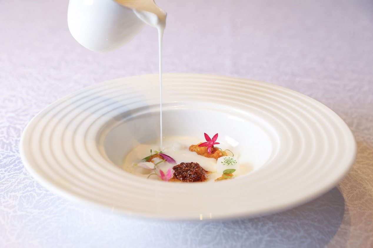 L:\S&M\Marcom\5-Photo活动照片\20250722 七城七味\红蟳忌廉汤4小.jpg