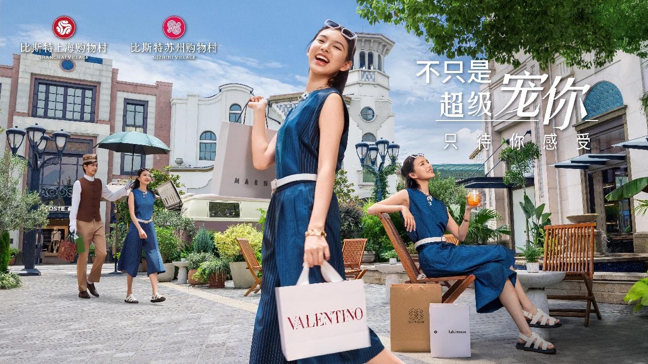 穿白色衣服的人在街道上
AI 生成的内容可能不正确。