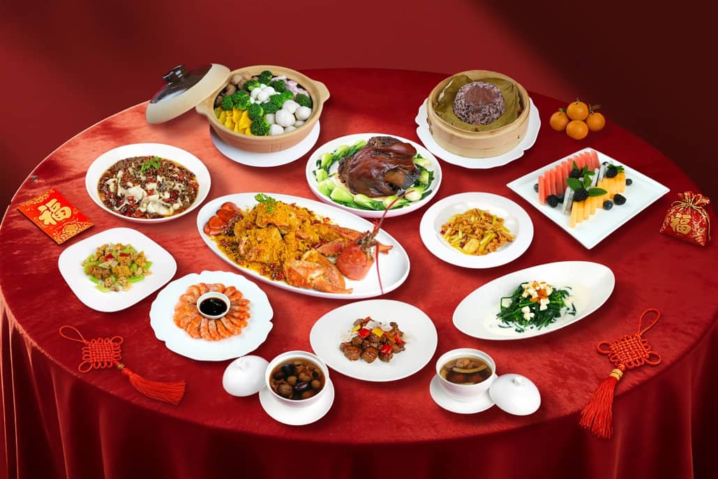 桌子上的盘子里摆着许多食物

AI 生成的内容可能不正确。