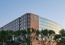 海派蕴生·好戏开场——上海虹桥万丽酒店致敬经典新生,品牌焕新亮相 S:\Sales-Marcom\SHAHR\2026 Hotel Photo\2026酒店官方照片(万豪集团官方摄影师拍摄)\Small JPG\Exterior 酒店外观(优先使用裁切过的Exterior 1)\Exterior 1.jpg