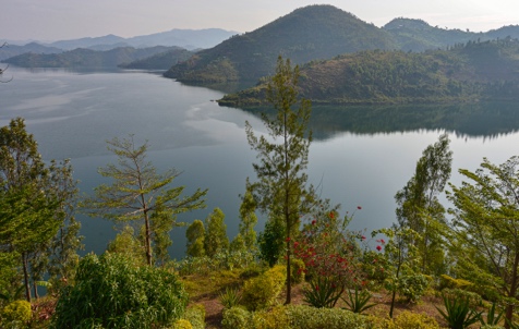 A view of a lake and mountains AI-generated content may be incorrect.