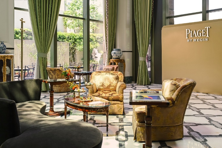 A room with a couch and chairs
AI-generated content may be incorrect.
