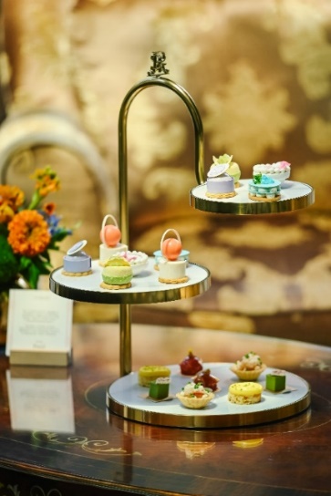 A tray of small cakes on a table
AI-generated content may be incorrect.